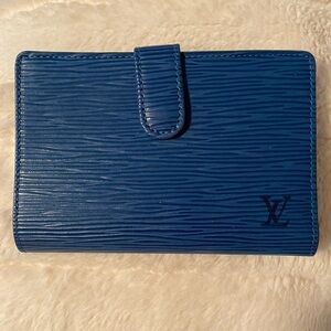 AUTHENTIC Louis Vuitton blue Epi leather French Purse/wallet.